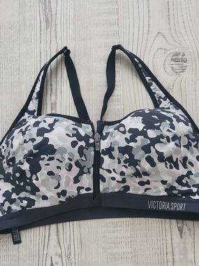 Victoria's Secret Sport Knockout Front-Close Sports Bra 38 C Sporty Athletic